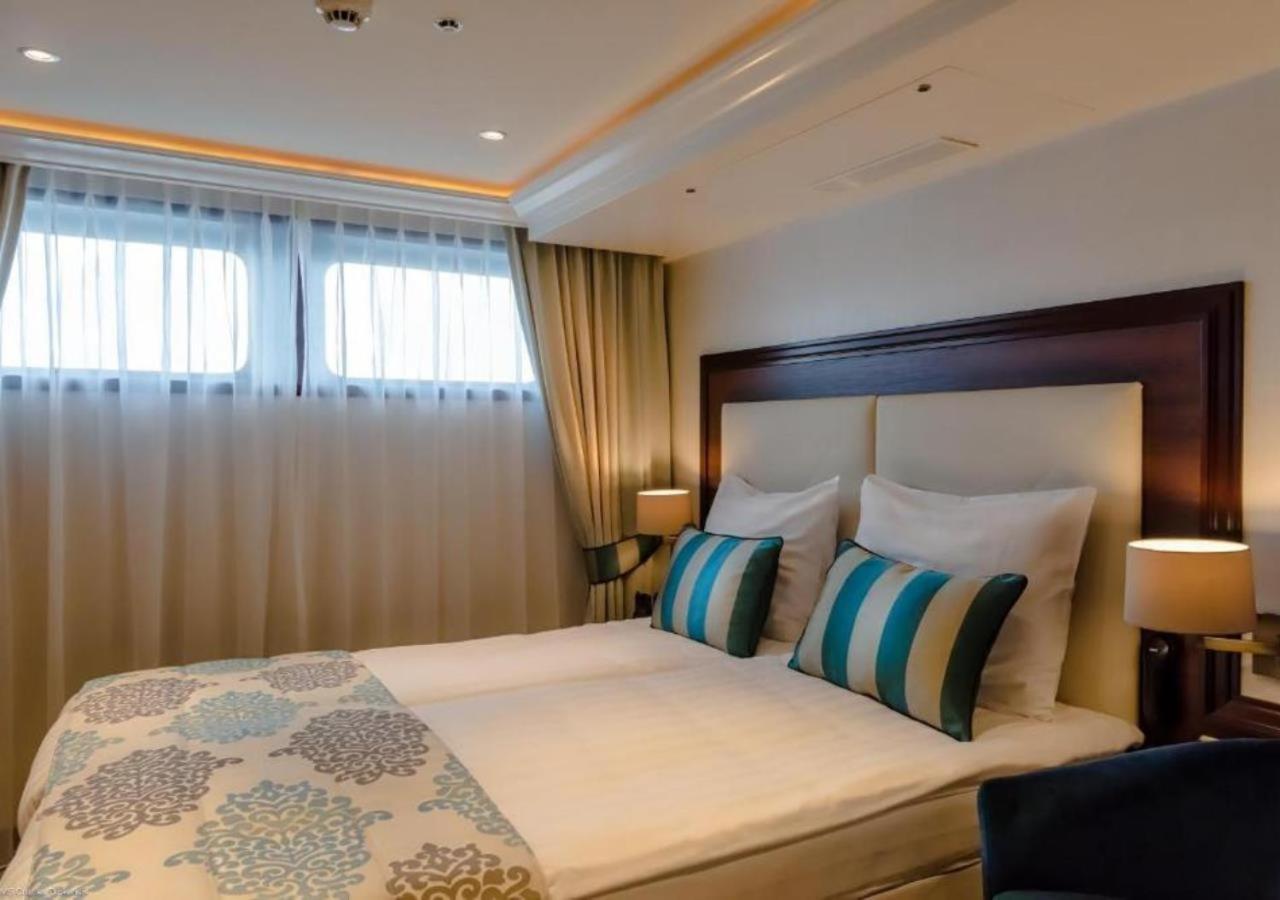 Baxter Hoare Ship Ii Hotel Düsseldorf